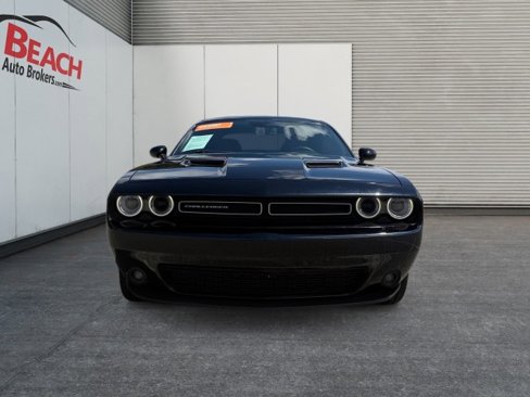 Used 2018 Dodge Challenger SXT Plus image 7