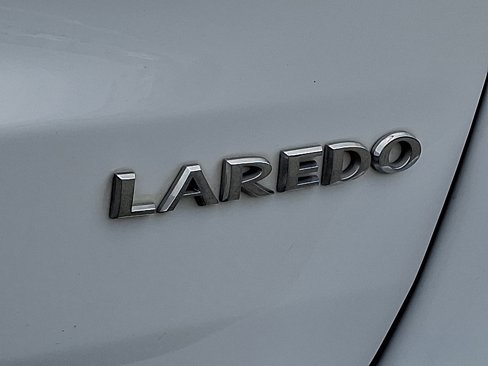 Used 2021 Jeep Grand Cherokee Laredo image 28