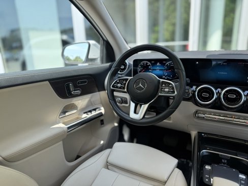 Used 2021 Mercedes-Benz GLA 250 4MATIC w/ Premium Package image 18