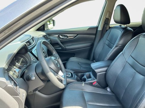Used 2018 Nissan Rogue SL image 9