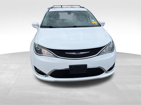 Used 2019 Chrysler Pacifica Touring-L image 9