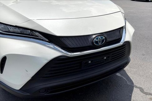 Used 2021 Toyota Venza LE w/ Carpet Mat Package (TMS) image 29