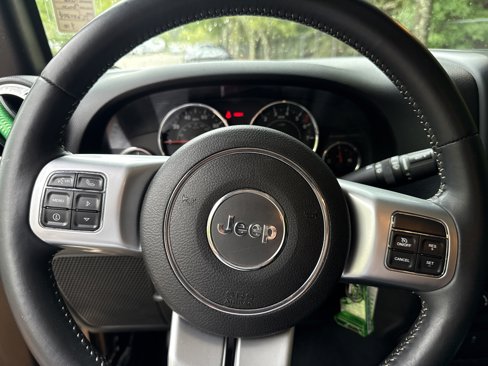 Used 2015 Jeep Wrangler Unlimited Sport image 28