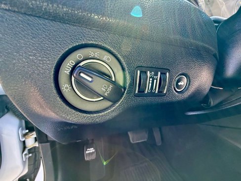 Used 2017 Chrysler 300 C image 30