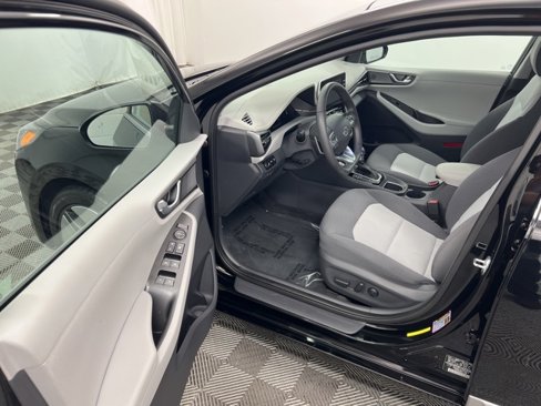 Used 2020 Hyundai Ioniq SEL image 12