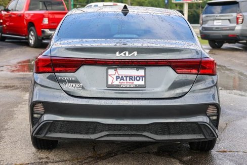 Used 2022 Kia Forte LXS image 4