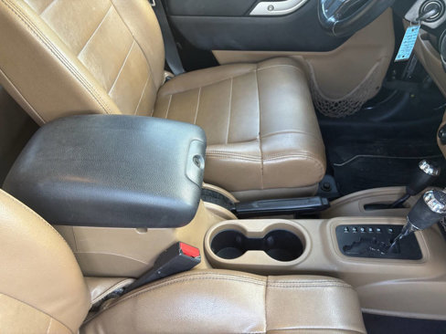 Used 2011 Jeep Wrangler Unlimited Rubicon w/ Dual Top Group image 31