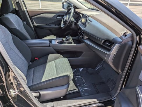 Used 2023 Nissan Rogue SV image 5