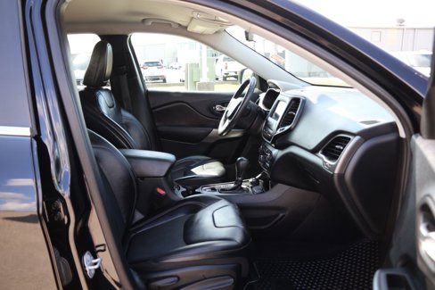 Used 2019 Jeep Cherokee Latitude Plus w/ Cold Weather Group image 9