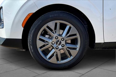 Used 2022 Kia Soul EX image 9