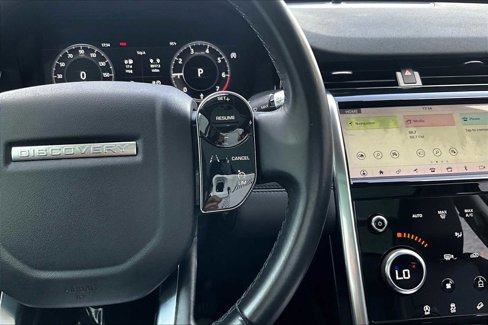 Used 2020 Land Rover Discovery Sport SE image 21