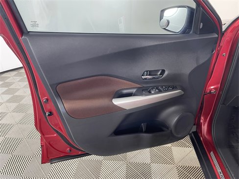 Used 2019 Nissan Kicks SR image 16