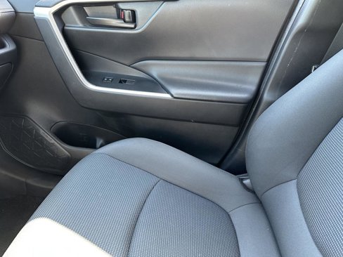 Used 2020 Toyota RAV4 LE image 22