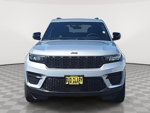 New 2025 Jeep Grand Cherokee Altitude image 24