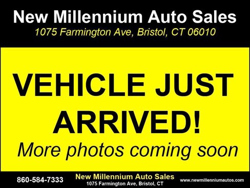 Used 2017 Nissan Pathfinder SV image 4