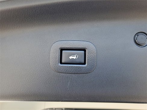 Used 2020 Nissan Armada SL image 9