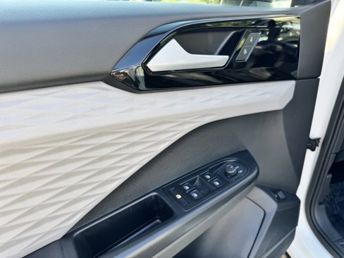Certified 2024 Volkswagen Taos S image 17