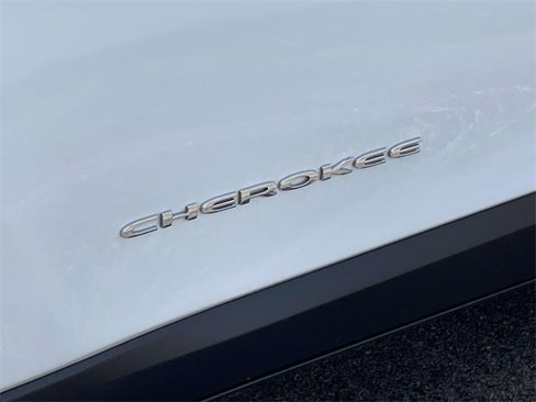 Used 2021 Jeep Cherokee Latitude Lux w/ Sun & Sound Group image 10