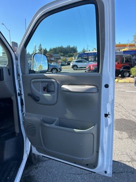 Used 2001 Chevrolet Express 3500 image 13