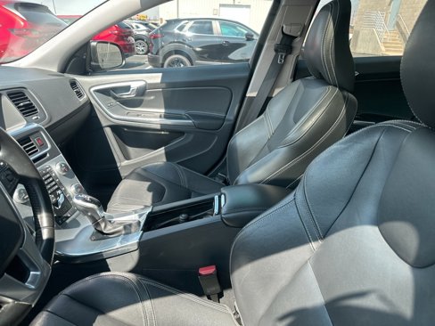Used 2018 Volvo S60 T5 Dynamic w/ Vision Package image 9