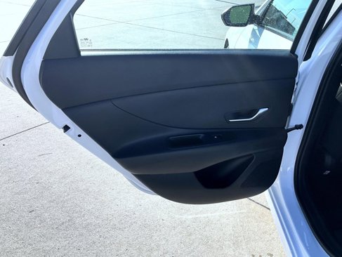 Certified 2025 Hyundai Elantra SE image 17