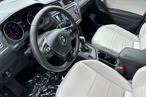 Used 2021 Volkswagen Tiguan SE image 10