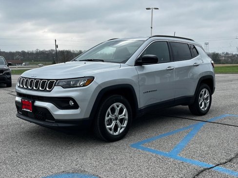 New 2025 Jeep Compass Latitude image 11