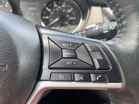 Used 2018 Nissan Rogue SV image 22