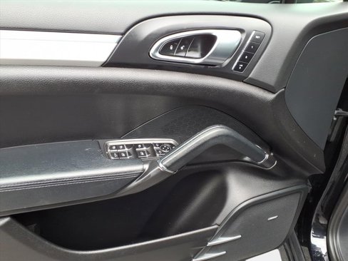 Used 2013 Porsche Cayenne GTS image 9