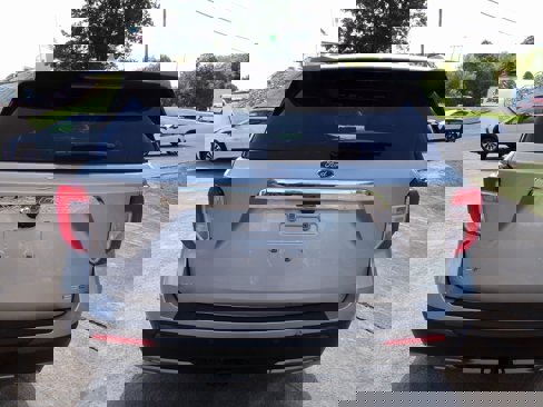 Used 2020 Ford Explorer XLT w/ Equipment Group 202A image 12