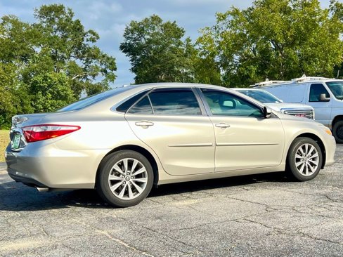 Used 2017 Toyota Camry XLE image 3