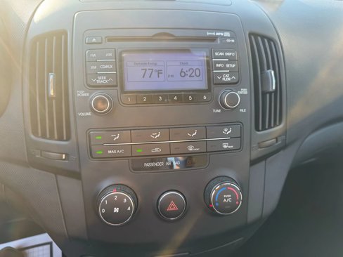 Used 2010 Hyundai Elantra SE image 18