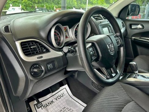Used 2018 Dodge Journey SE image 12