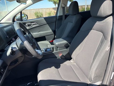 Used 2023 Kia Sportage LX image 12