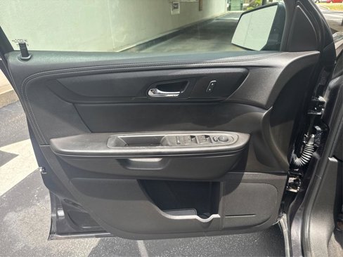 Used 2013 GMC Acadia SLE image 19