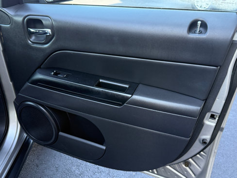 Used 2016 Jeep Patriot Latitude image 14