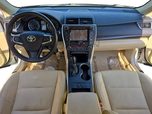 Used 2016 Toyota Camry XLE image 9