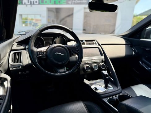 Used 2018 Jaguar E-PACE SE image 21