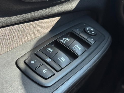 Used 2015 Jeep Cherokee Latitude w/ Safety Group image 21