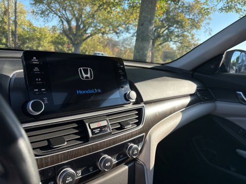Used 2018 Honda Accord Touring image 18