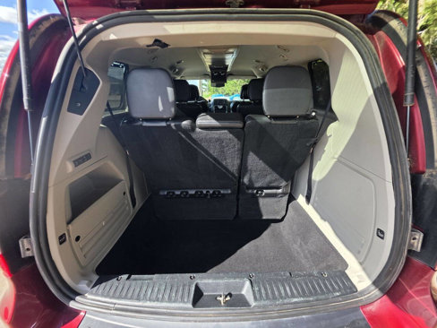 Used 2016 Chrysler Town & Country Limited image 21