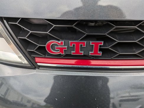Used 2017 Volkswagen GTI SE image 9