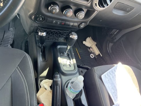Used 2018 Jeep Wrangler Unlimited Sahara w/ Connectivity Group image 18