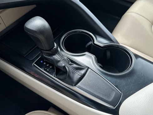 Used 2019 Toyota Camry LE image 24