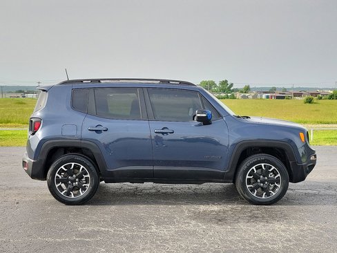 Used 2023 Jeep Renegade Latitude image 6