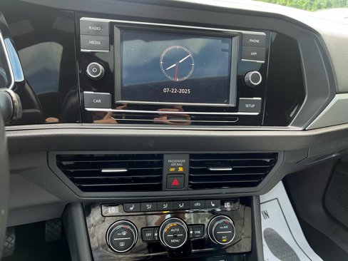 Used 2019 Volkswagen Jetta R-Line image 15