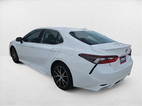 Used 2021 Toyota Camry SE image 8