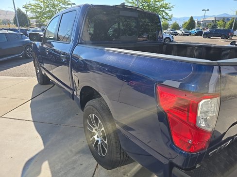Used 2022 Nissan Titan SV image 4