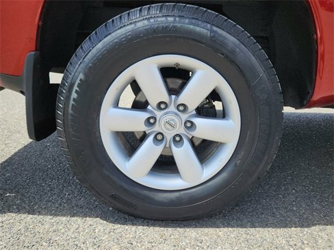 Used 2015 Nissan Titan SV image 9