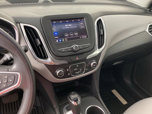 Used 2020 Chevrolet Equinox LS w/ LS Convenience Package image 2